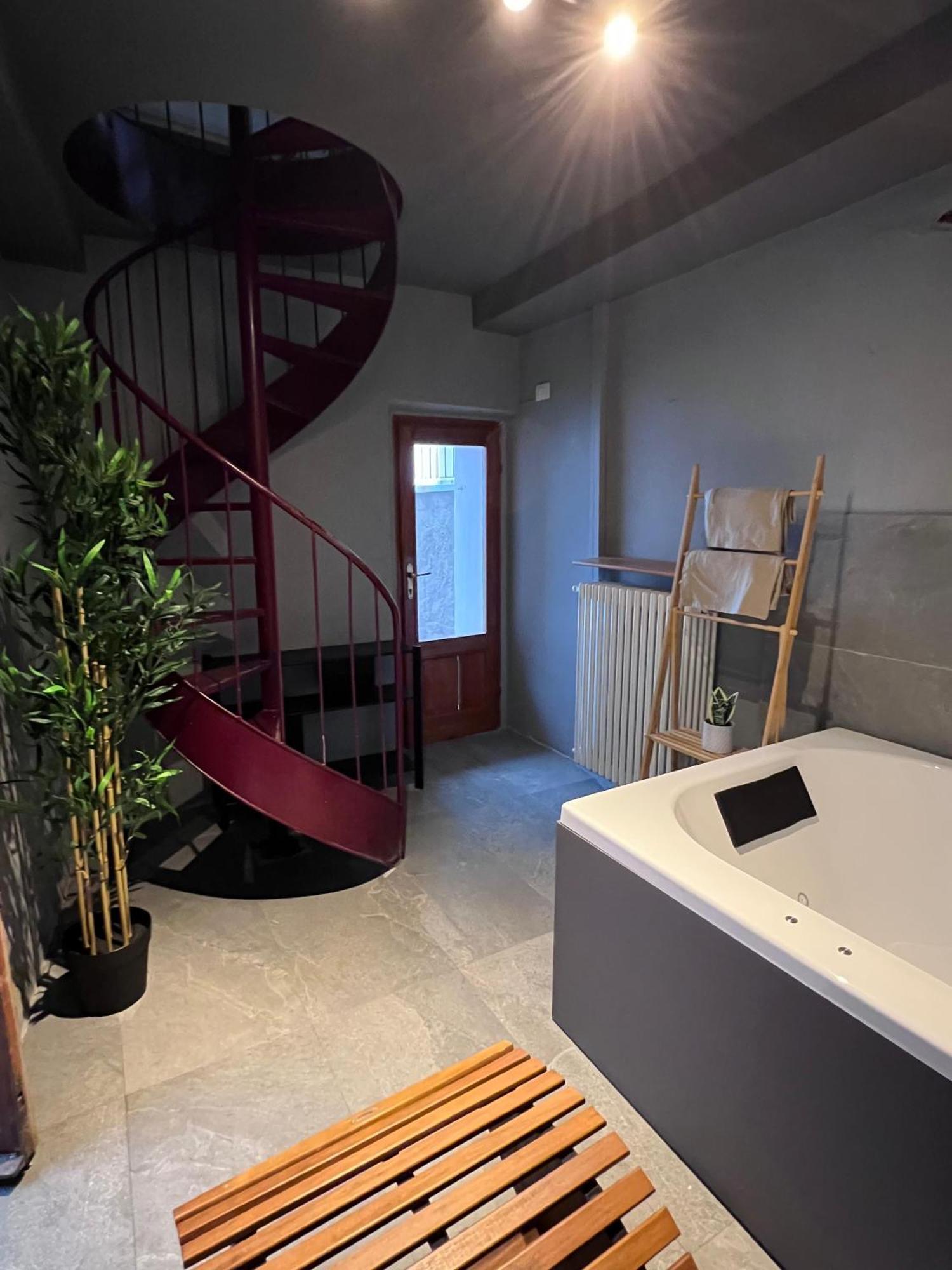Como, Jacuzzi And Private Pool