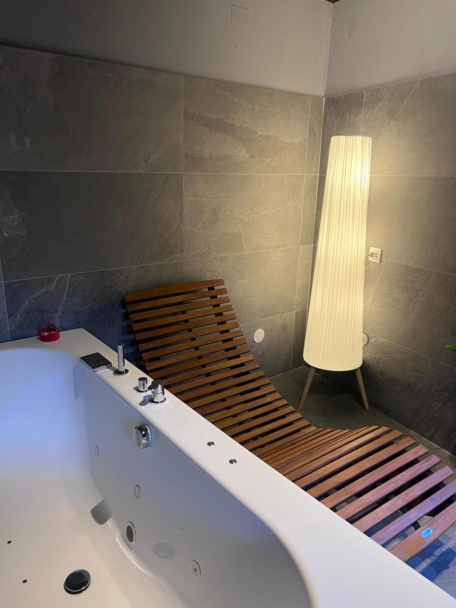 Holiday home Como, Jacuzzi And Private Pool *